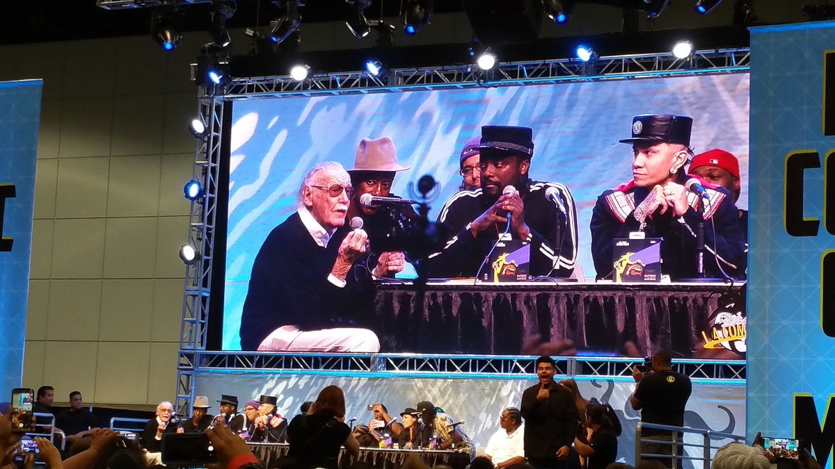 Akicita8's tweet image. Just got back from @StanLeeComicCon and it was a great time! #Legend #Cosmunity