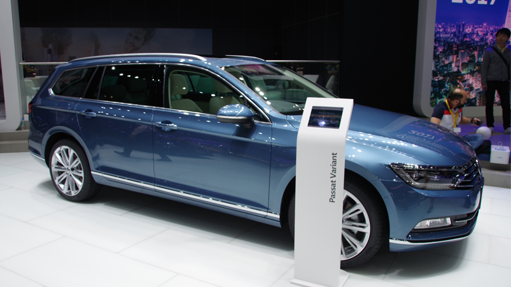 VW_JPN's tweet photo. 【#東京モーターショー 展示車両】

来年導入予定の「Passat Variant TDI」は、高圧で精密な燃料噴射が可能なコモンレールシステムや排ガス後処理システムを採用。経済的でパワフルな走りを実現しています。
https://t.co/oDnqsZuYb8
#45thtms https://t.co/1OW2Q95ukk