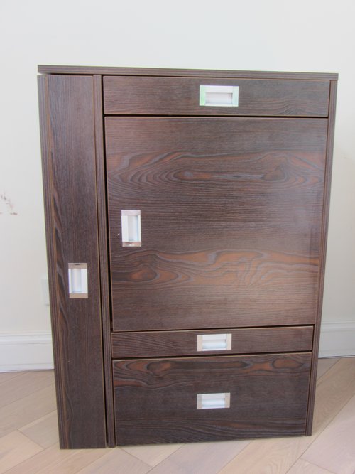 A stylish table that can be used as a bedside stand or located near the entrance of the home.
#stretchfurnishings
stretchfurnishings.com/products/iris .