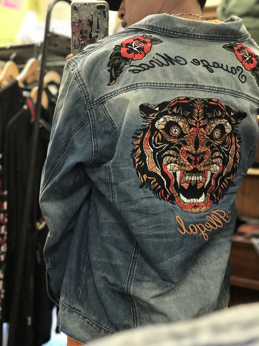 COLORSkouki's tweet image. #TWOANGLE 
から新作ジャケット入荷！

NEWライン
ILLEGALのデニムジャケット

バックの刺繍が
かっこよすぎます。

上通り本店限定アイテムです！