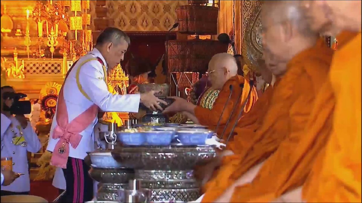 offrandes moines roi thailande