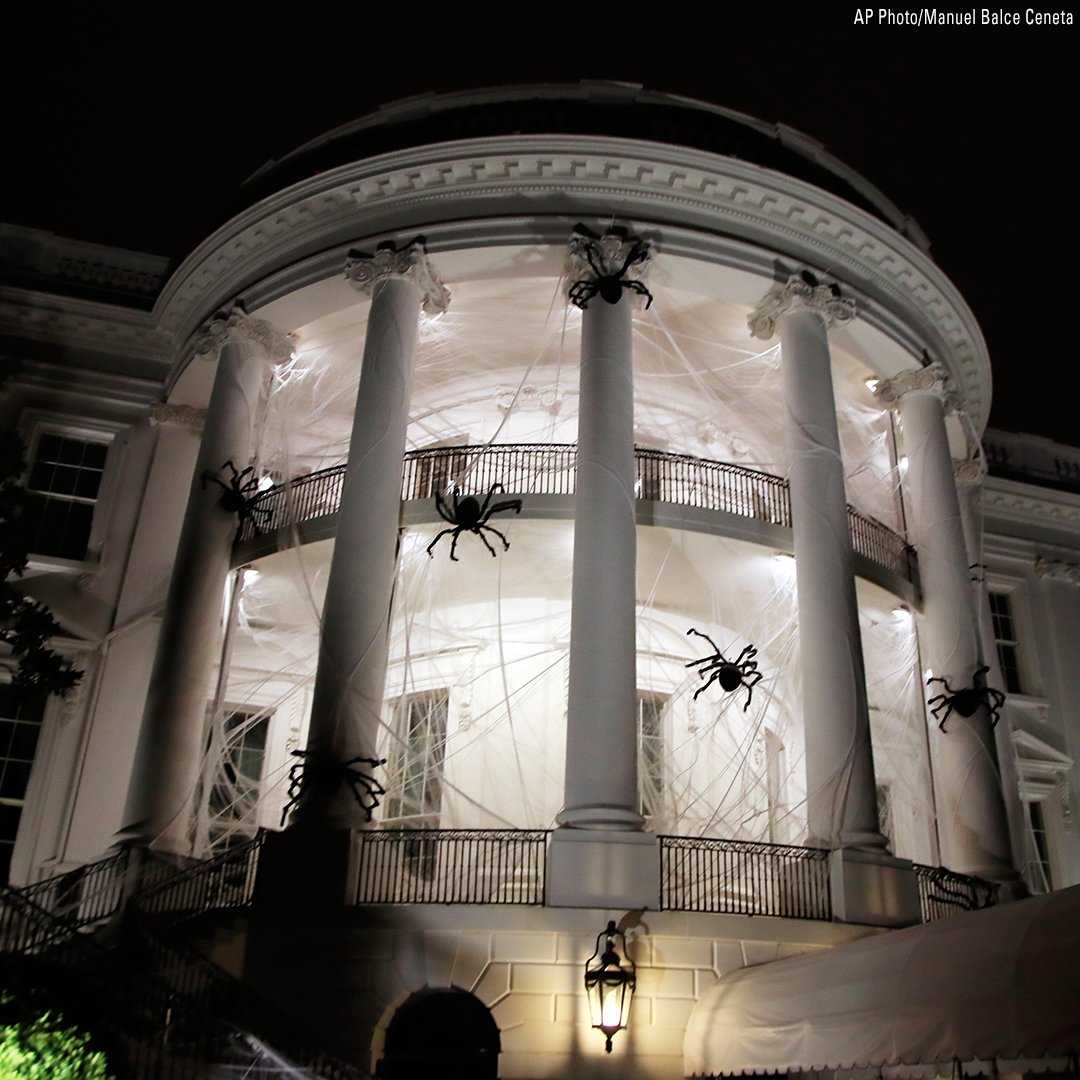 FoxNews's tweet photo. The White House in Washington has been decorated for Halloween. https://t.co/VytQxAsjKu