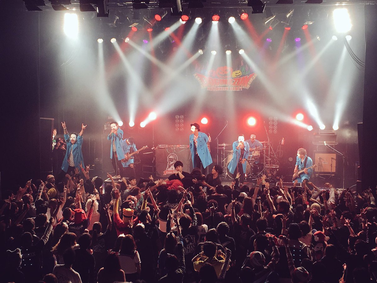 Xmas_Eileen's tweet photo. 【PHOTO更新】
10/28
DOGIMAZUN 2017
〜Halloween Night Special!!〜
のLIVE写真がアップされました！

Xmas Eileen HP【PHOTO】へ↓
https://t.co/zqL3Klemjt https://t.co/VaH8qLKQzL