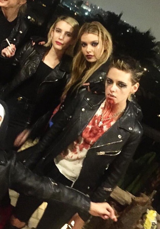 Anya_Canet's tweet photo. Kristen’s another level of lesbian now. AND I LOOOOOOOVE IT. #krisbian #gaystew https://t.co/epOhFM8HL5