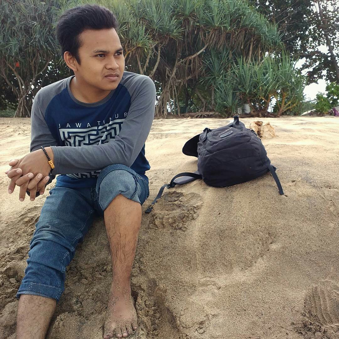 xeverusidiot's tweet photo. Imron Ridhoi
SMAN 2 MALANG
Teknik Mesin
Universitas Negeri Malang
(Ig: imron_mghf) https://t.co/VxhyJE0PpY
