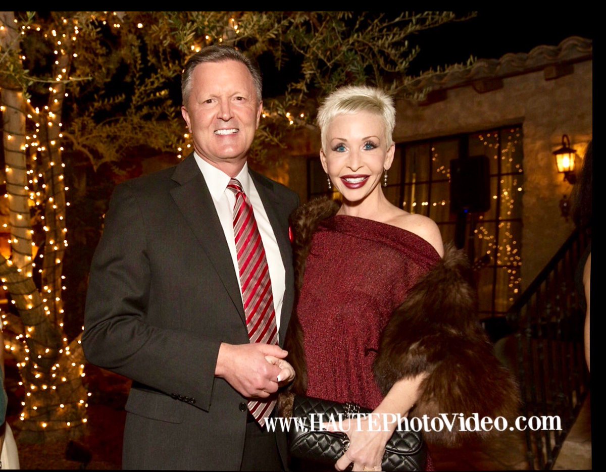 _CameroneParker's tweet image. 🎥#ClickFlash #GivingIsAlwaysInStyle Celebrating #AllThingsFabulous at the AMAZING @AuthorsLuncheon private dinner!