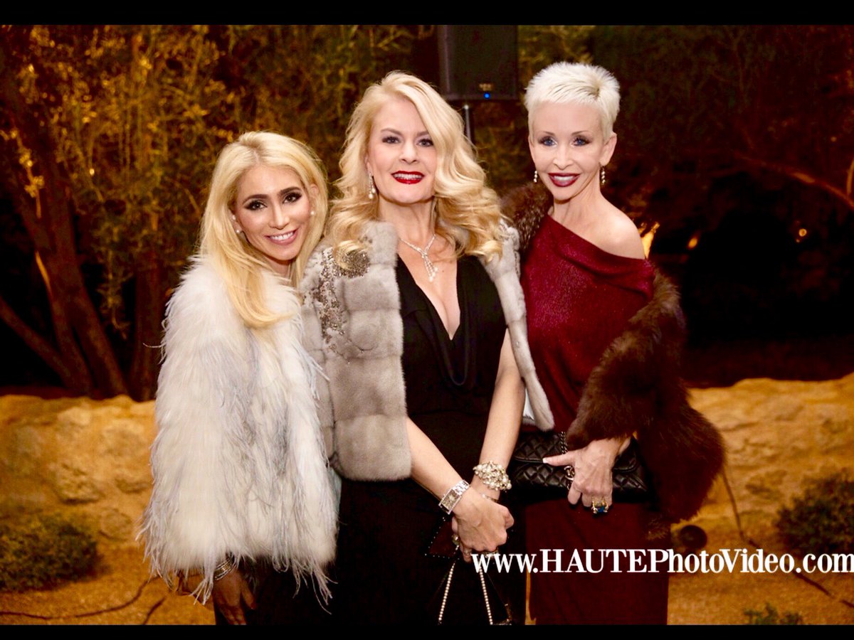 _CameroneParker's tweet image. 🎥#ClickFlash #GivingIsAlwaysInStyle Celebrating #AllThingsFabulous at the AMAZING @AuthorsLuncheon private dinner!