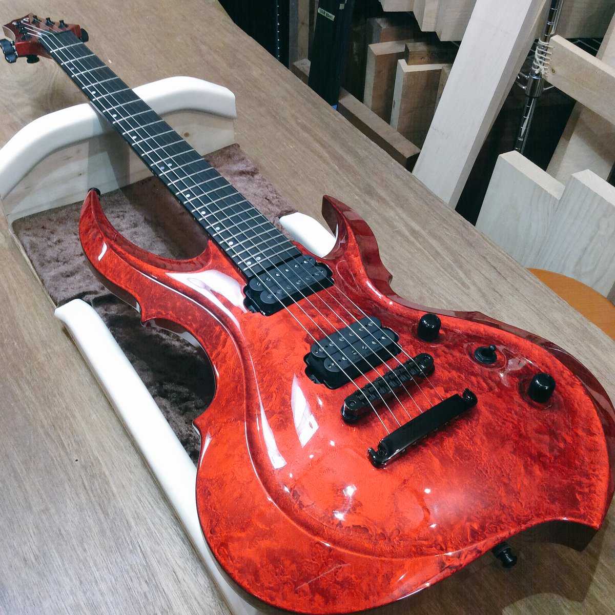 ESP Guitar on Twitter "【ESP FRXNT】メタル一直線加賀です！唯一無二の存在感を持つFRXが