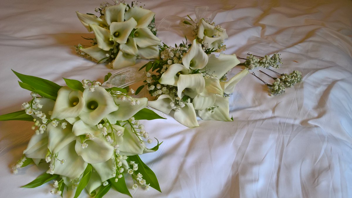 Brigittedflower's tweet photo. Bridal party with calla lollies and Lilly-of-the-valley  #weddinghour #londonwedding #weddingbouquet https://t.co/WJBAZcf1Wb