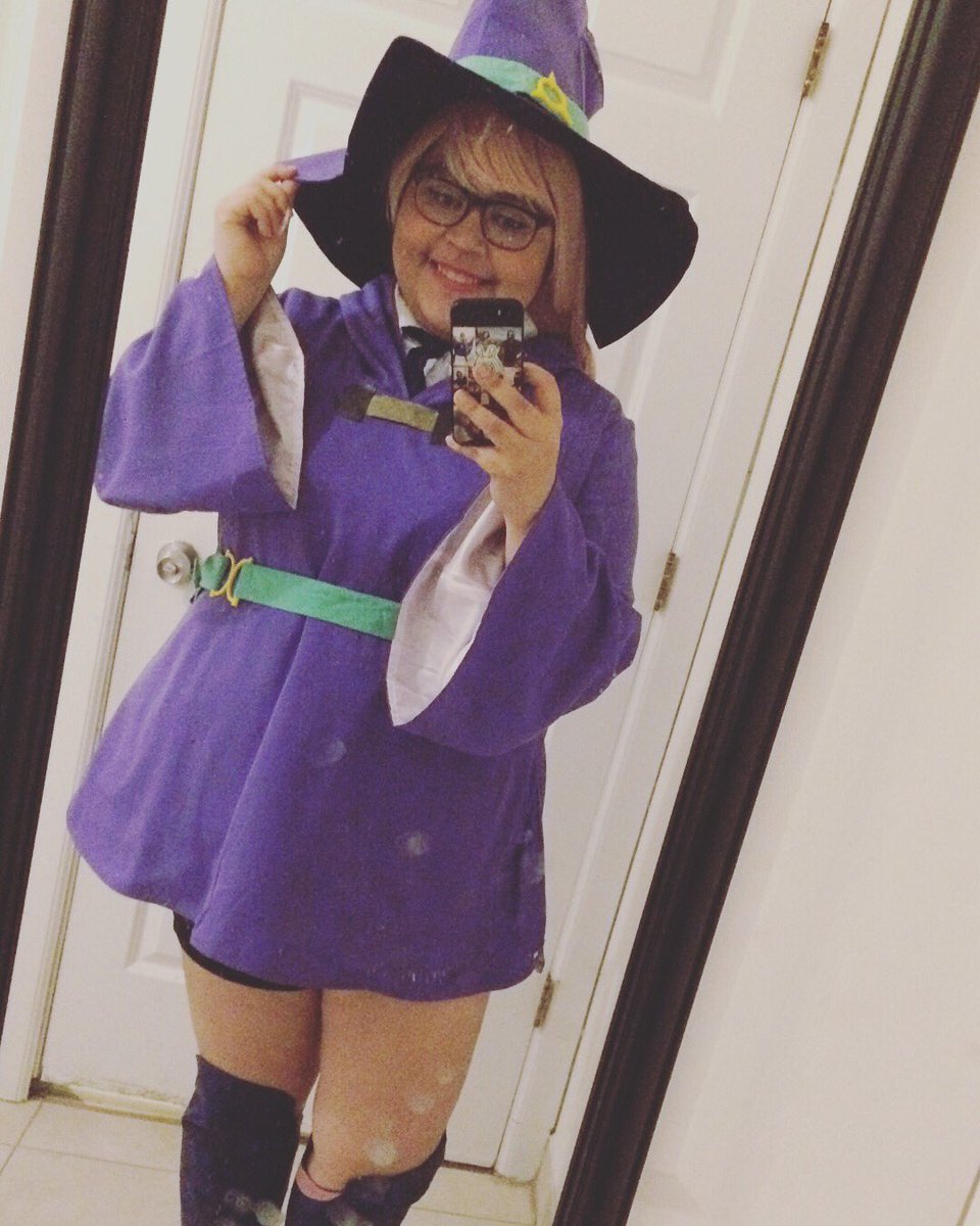 AnaiiArts's tweet photo. I cosplay too guys!!! Happy Halloween! 🎃🎃😍💜🖤💜🖤 #Cosplay #LittleWitchAcademia #jasminkaantonenko https://t.co/SNAI7lKgTf