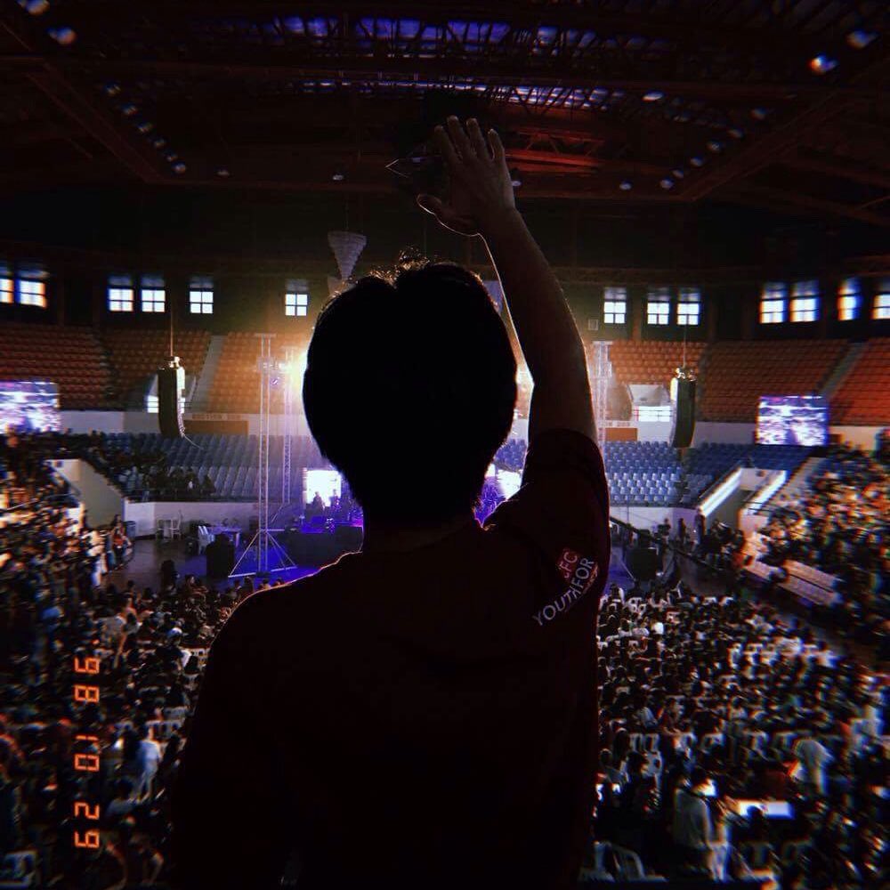 miggydcstro's tweet photo. Singing my heart out for him βοΈ#ideclare #metrocon2017 #yfc #NewProfilePic https://t.co/vuu31G0ME3