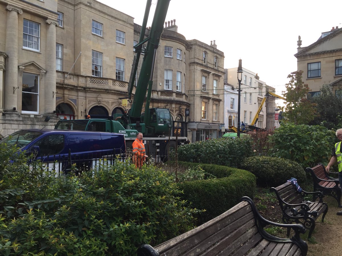 Early Sunday morning &amp; Clifton Village starts getting ready for #christmas <a href="/KingLifting/">King Lifting Ltd</a>  <a href="/CliftonVillage/">Discover Clifton</a> #bigcelebrations <a href="/smileymileyuk/">Tony Miles</a>