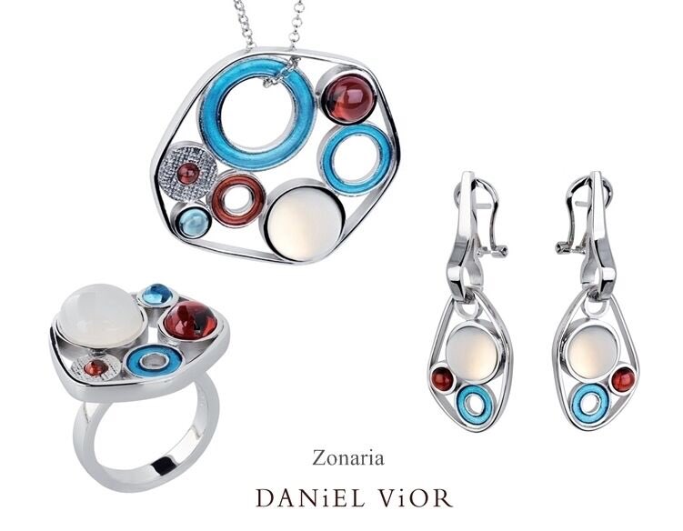 DiamondRocksOCS's tweet photo. Handmade Daniel Vior Zonaria Collection in Barcelona at https://t.co/Tlg8yz5DrC
#barcelona #pendant #handmadejewellery #models #jewellery https://t.co/caHQc6M6QG