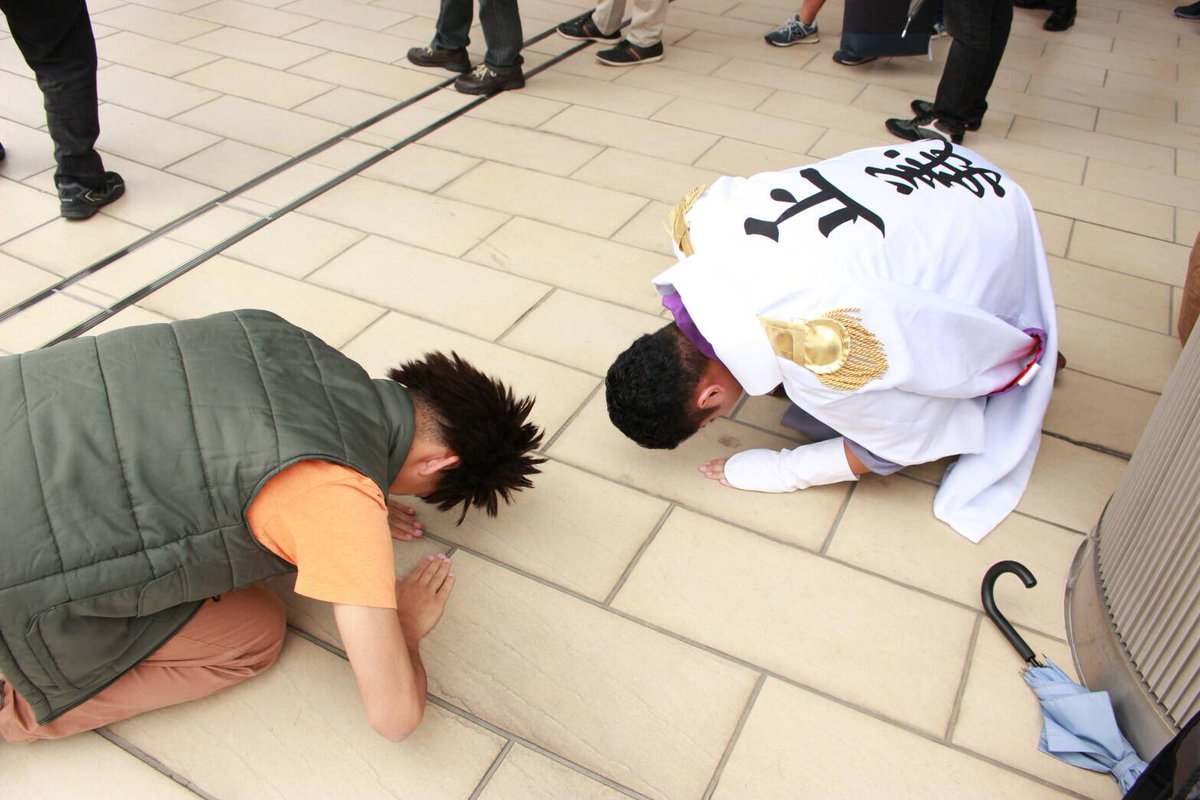 てんパー君 コスプレ引退 刈谷コスプレでタケシに会いました まさかのファンだったとはびっくり ダブル土下座をしました タケシ 女性に色目を使ってしまいすいません 土下座 藤虎 気を付けて わしも言いすぎた 土下座 周りの人 なんだこの光景 てんパー君 コスプレ引退 刈谷コスプレでタケシに会いました まさかのファンだったとはびっくり ダブル土下座をしました タケシ 女性に色目を使ってしまいすいません 土下座 藤虎 気を付けて わしも言いすぎた 土下座 周りの人 なんだこの光景