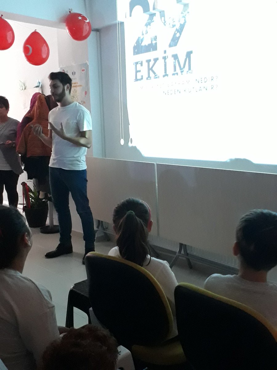 BiSoluk's tweet photo. 29 Ekim Cumhuriyet Bayramimizi kutlamak için çocuklarla birlikteydik❤ #CumhuriyetBayramımızKutluOlsun @pervinmerdan @BauKulup @SenayYalcin1 https://t.co/C2wSWwCUZs