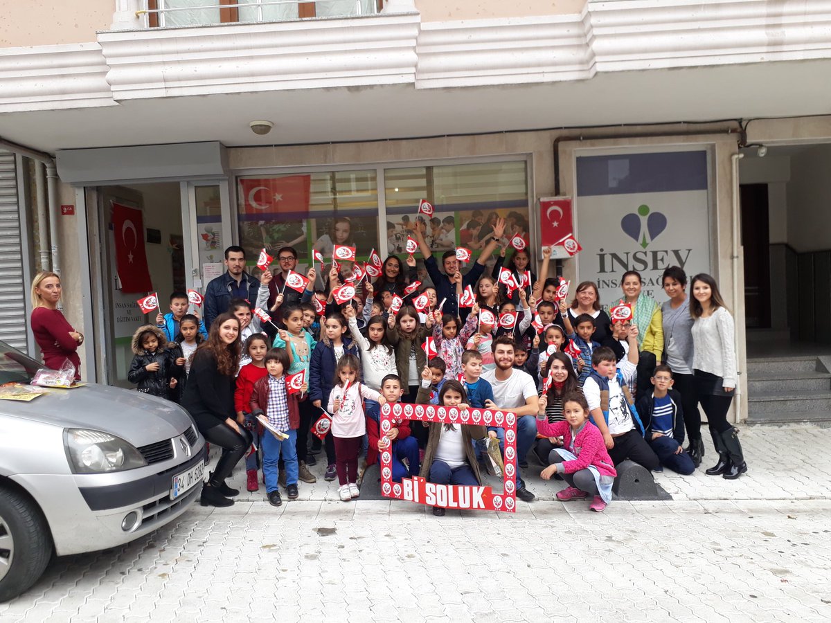 BiSoluk's tweet photo. 29 Ekim Cumhuriyet Bayramimizi kutlamak için çocuklarla birlikteydik❤ #CumhuriyetBayramımızKutluOlsun @pervinmerdan @BauKulup @SenayYalcin1 https://t.co/C2wSWwCUZs