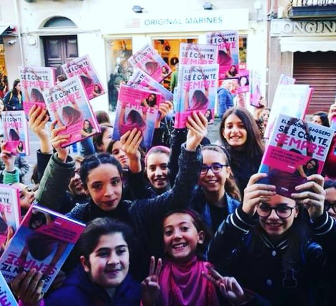 Grazie per ieri ragazze !!! E oggi ci vediamo a Lamezia Terme alla libreria Tavella alle 15 !  Non vedo<a href="/tag/se%C3%A8contesempre"class="tags"><span>#se&egrave;contesempre</span></a>