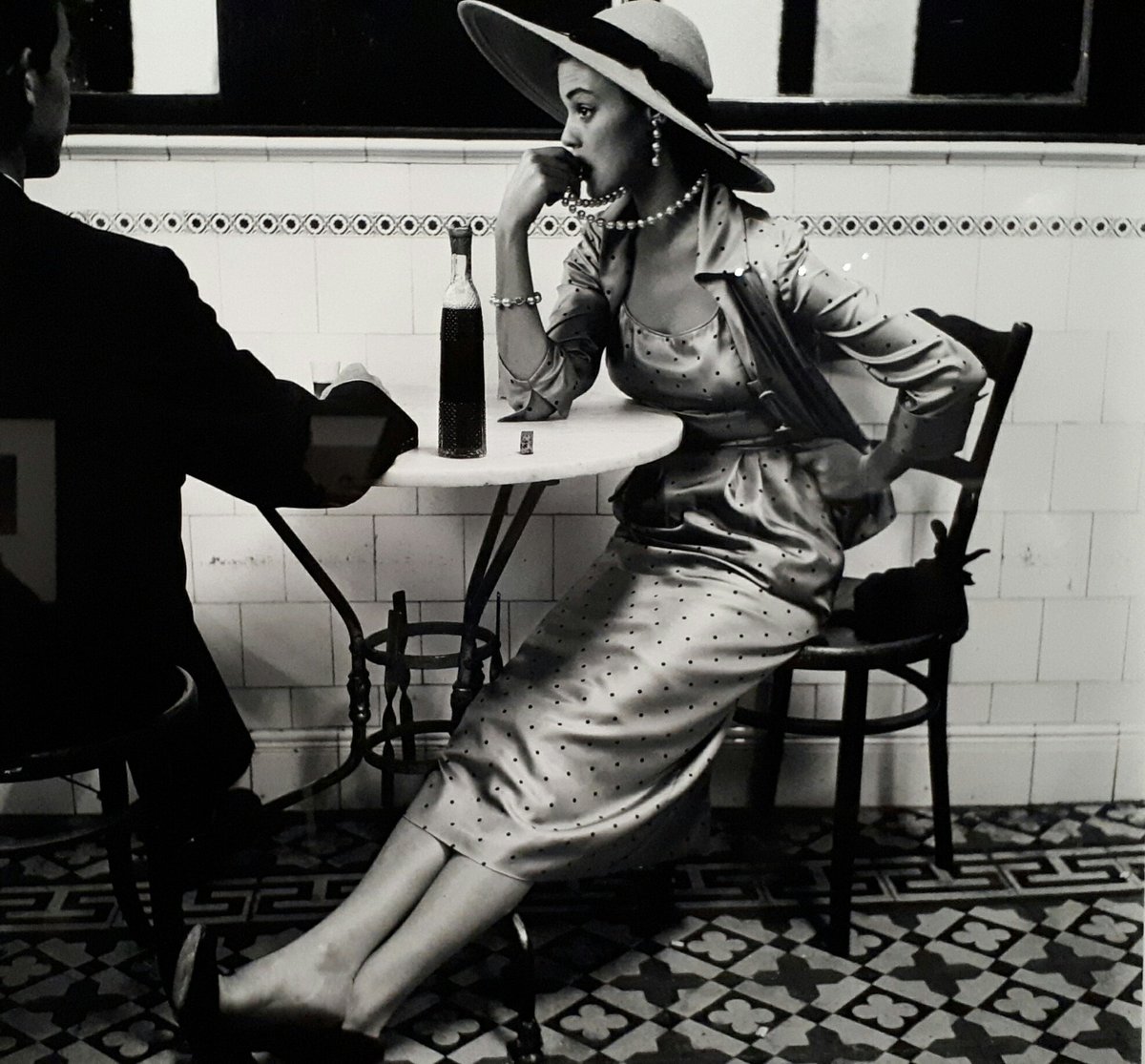 mcoudie's tweet photo. "Le photographe moderne retrouve une part de lui-même dans chaque chose et une part de chaque chose en lui-même." #IrvingPenn #photographie https://t.co/3TVmF4V0Mx
