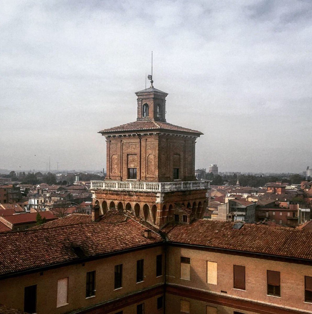 tizzide's tweet photo. #Ferrara #castelloestense #Maperti17 https://t.co/4r5wXYzXu8