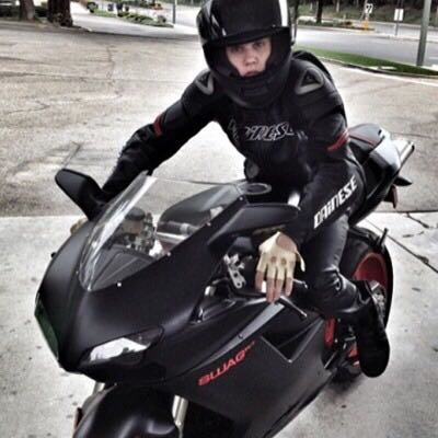 itsdrewbieberz's tweet photo. #EMABiggestFansJustinBieber https://t.co/VxKGCSFqbX
