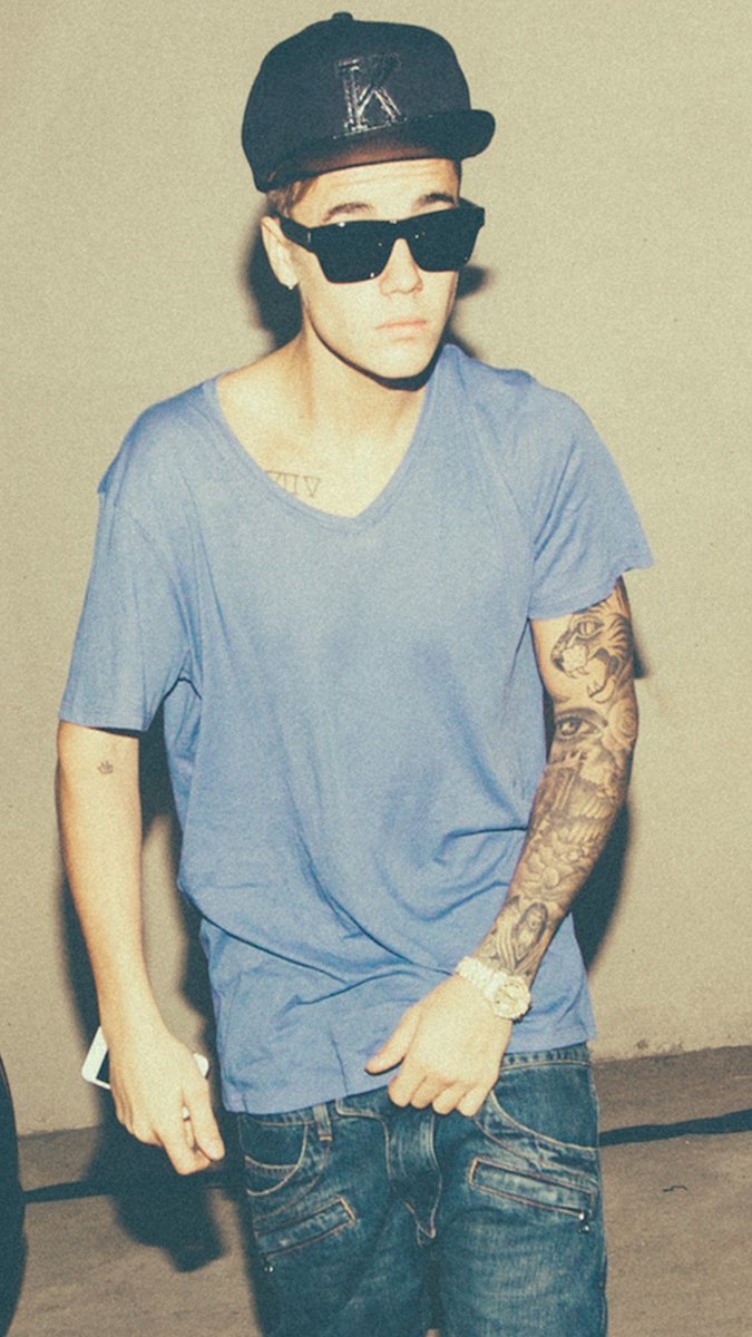 itsdrewbieberz's tweet photo. #EMABiggestFansJustinBieber https://t.co/B9SU1h8azt