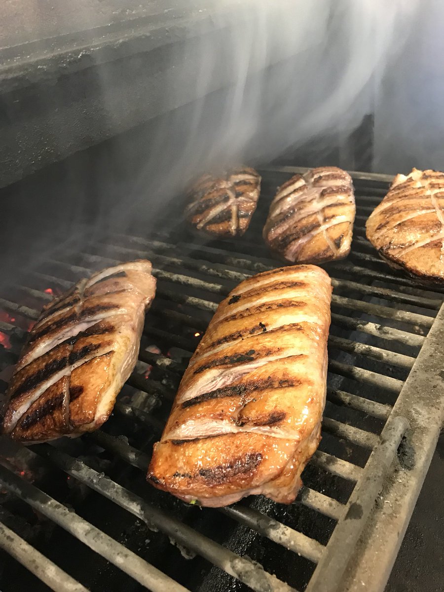 Herfst... Eendeborstfilet uit de houtskooloven #WildCard #mibrasa