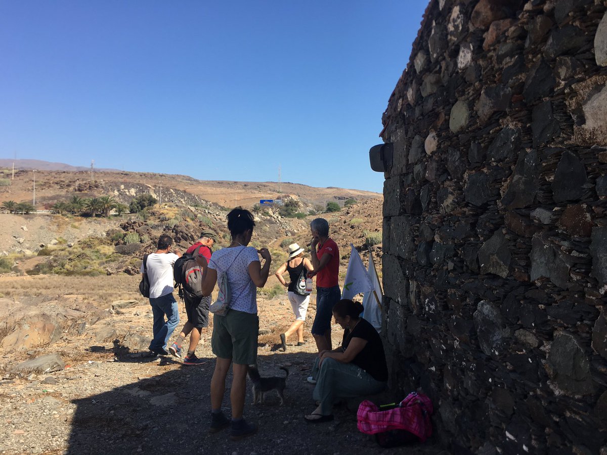 Vamos_Canarias's tweet photo. El #Veril te necesita porque el sur también eres tú : defendamos un oasis con patrimonio arqueológico de fauces empresariales #VerilEstaVivo https://t.co/2jewaj8Htn