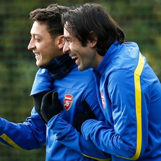 M10's tweet photo. Happy birthday @piresrobert7 🇫🇷🎂 #JoyeuxAnniversaire #legend #AFC https://t.co/ag38JvZKAy