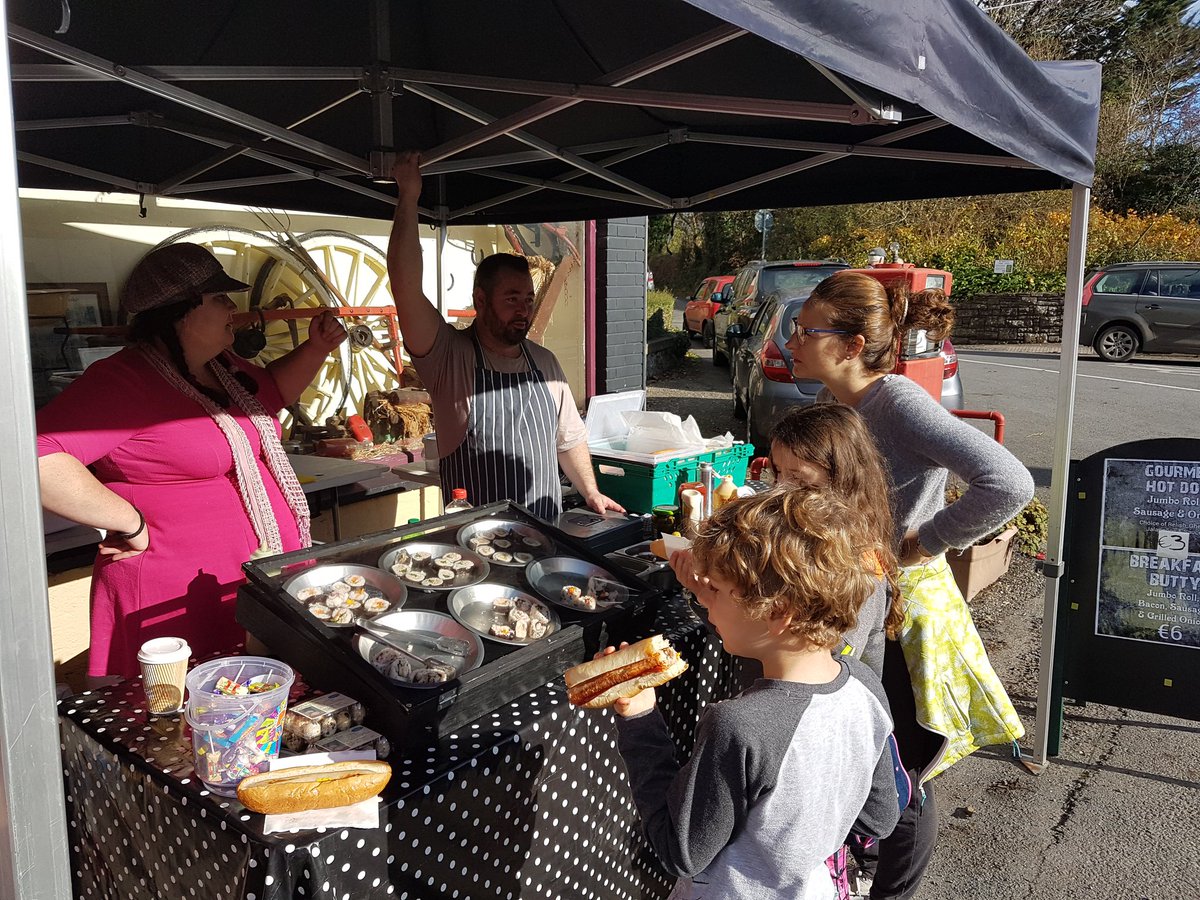 keithmcguigan's tweet image. Beautiful day for the fair at The Anvil Bar in Keel. Yummy sushi from @ninasstreetkit1 #WildAtlanticWay #kerrylife