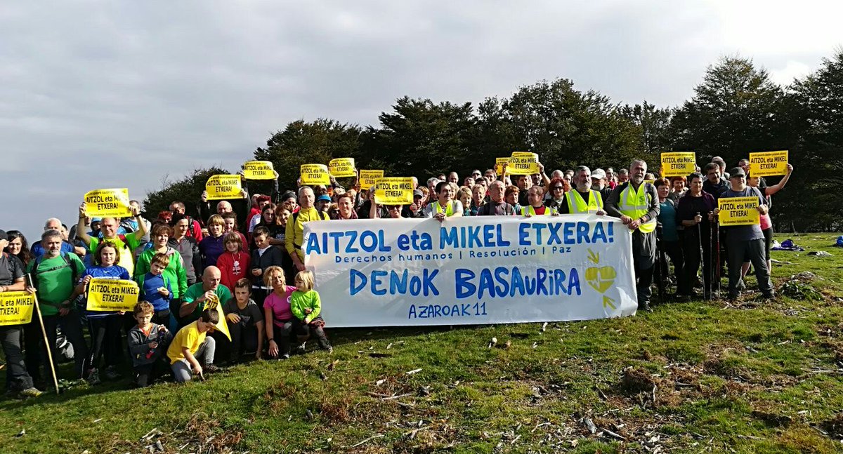 sare_herritarra's tweet photo. 125 lagunek mendira eraman dute Aitzol,Mikel ta gainontzeko larriki gaixo diren presoen etxeratzearen aldarria #PrestGaude @sarexenpelar https://t.co/hpzsZWg2e7