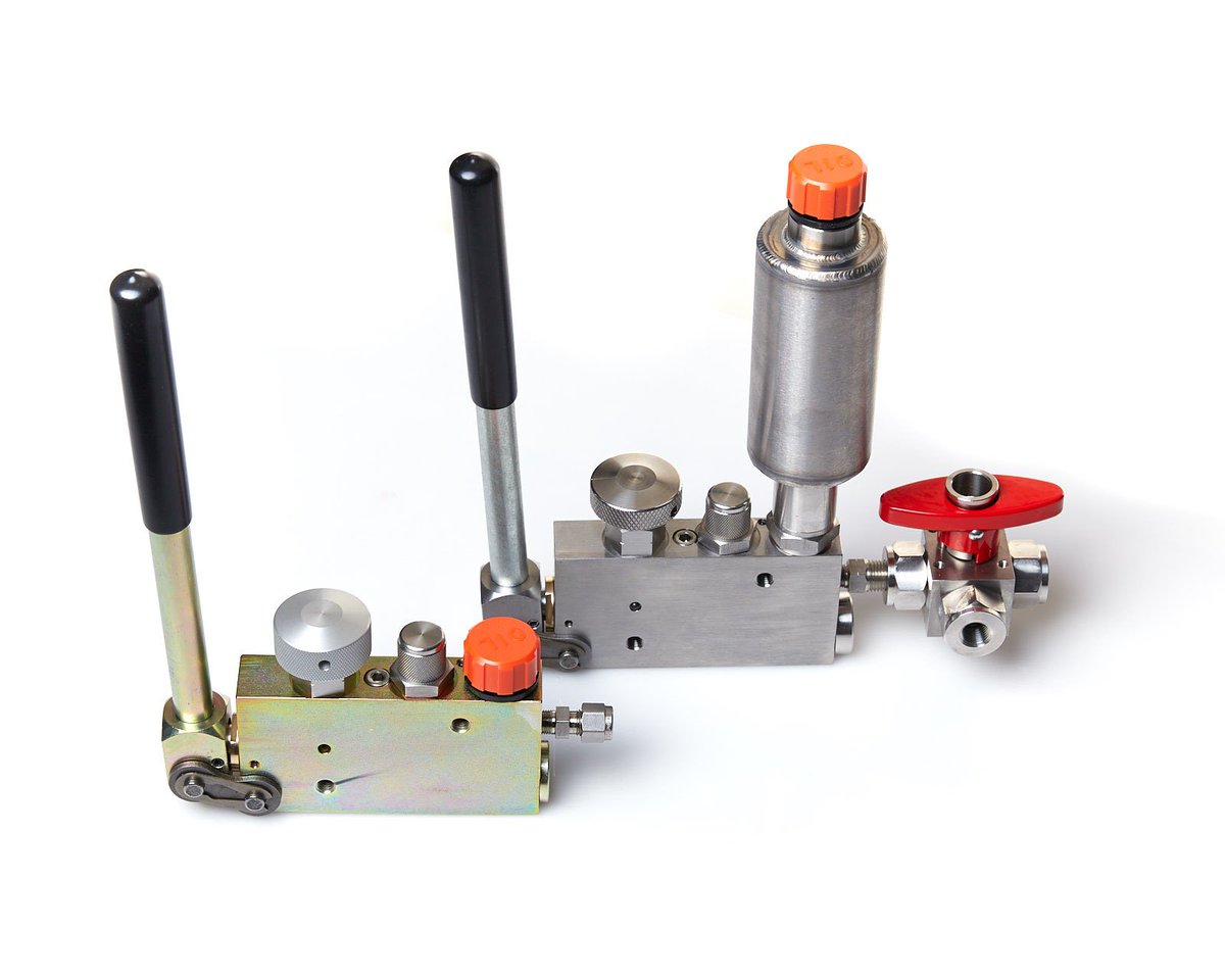 SarumHydraulics's tweet photo. @ElesaUK , your SFP30 filler breather caps work a treat on these #Micropac MC miniature hand pumps for #actuation &amp; control systems. Slick! https://t.co/NzZUGBtFIs