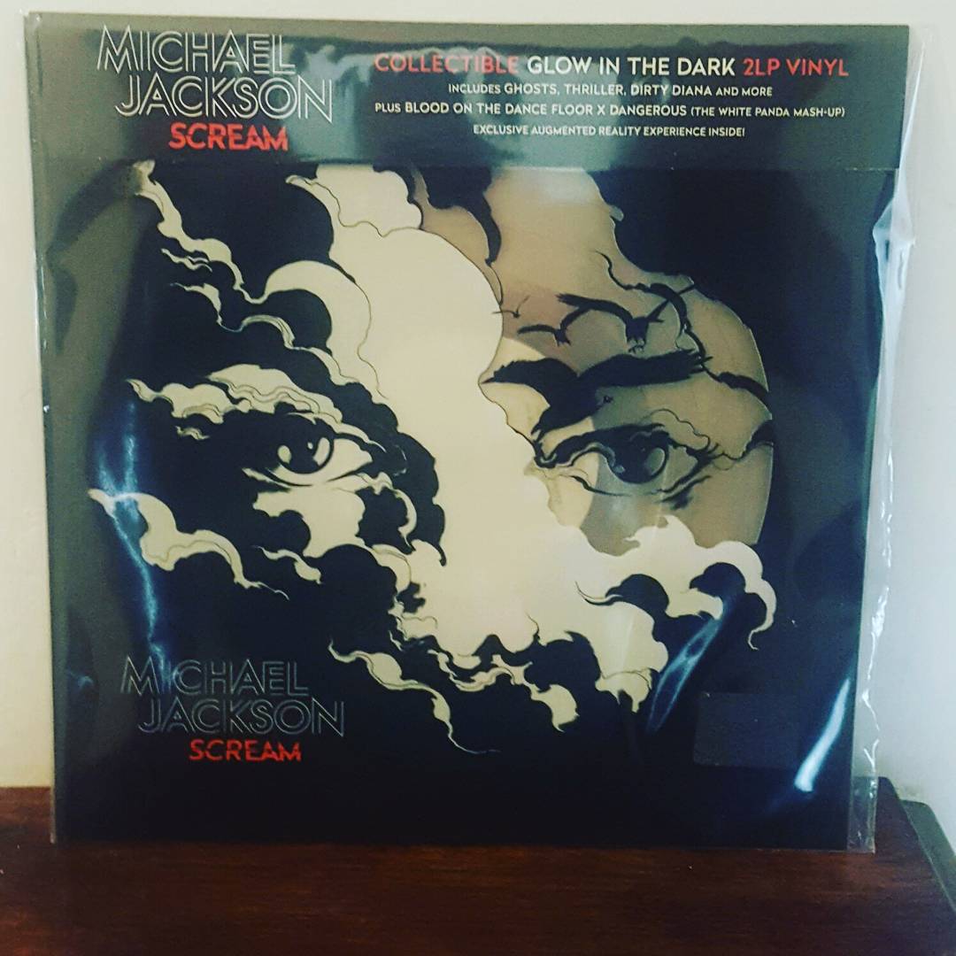 AlfredoGirardi's tweet photo. Finalmente😍❤ Vinile😍 Scream!! #MichaelJackson #MichaelJacksonScream #kingofmusic #kingofpop #legend #Missyou #Alive @michaeljackson https://t.co/xOlsXt7bbl