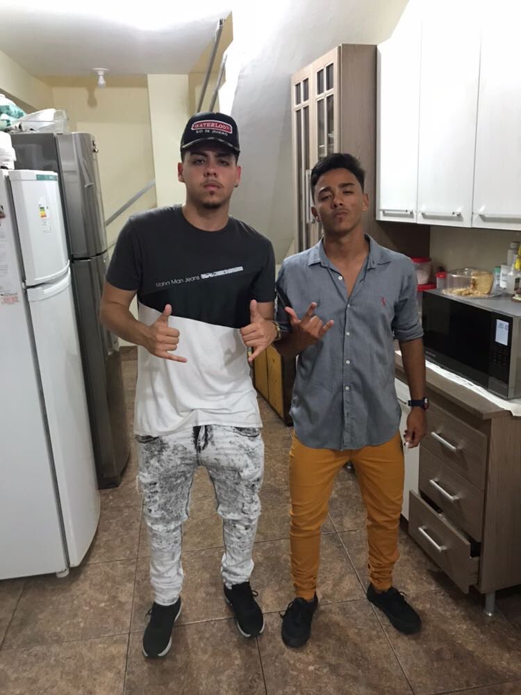 thiaguinhoo_02's tweet photo. Irmão mais velho é mais que ídolo.❤️❤️❤️❤️❤️❤️
#amomaisquetudo
#tmjsmp
@lucaolugones https://t.co/PWamUcvGpR