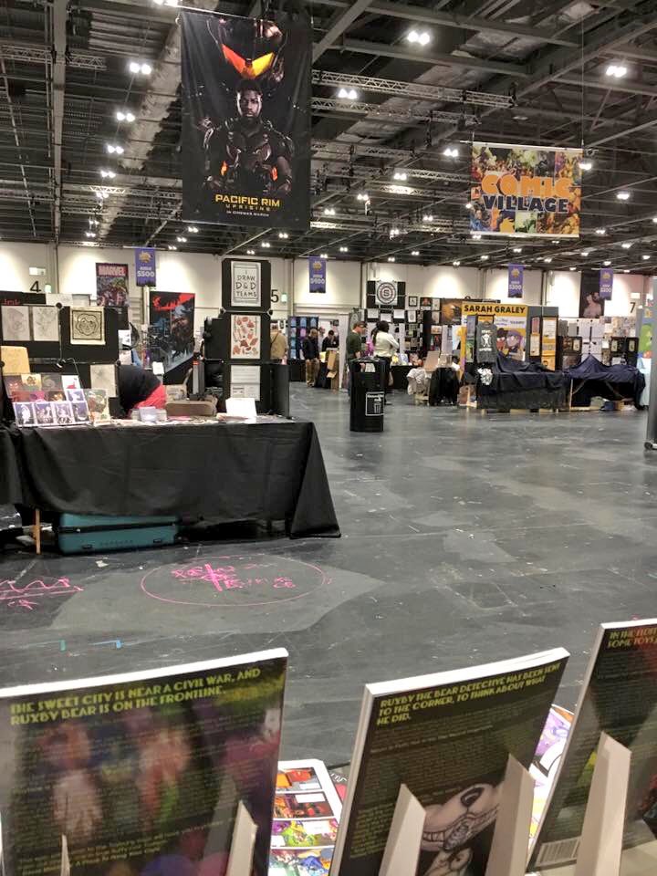 Wondering how to find @JonScrivens <a href="/MCMComicCon/">MCM Comic Con</a> today? Thanks to @Brett_Uren look for these signs in <a href="/ComicVillage/">ComicVillage</a>