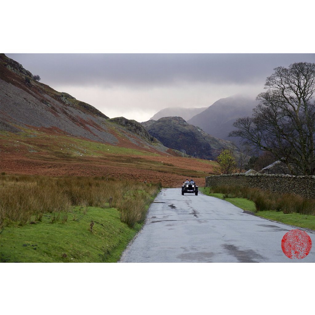 matarney's tweet photo. This weekend's #autumn colour palette:bit o'orange, bit o'green still,quite a lot of grey.
#classiccar #lakedistrict https://t.co/QANiYhFXTv