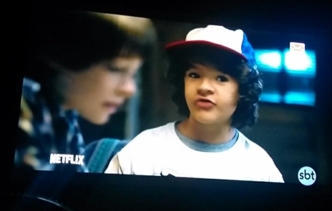 otubenews's tweet photo. Ver o logotipo da #Netflix e #SBT juntos é insano. Tinha que ser o Silvio Santos mesmo. #StrangerThingsNoSBT #StrangersThings #Silvio https://t.co/DMlYCXdzn8
