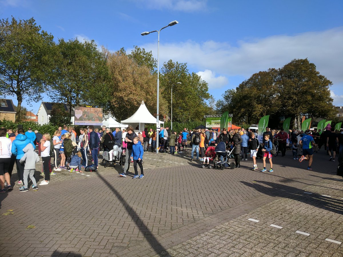 Reynoldch's tweet image. Nog 20 minuten voor de 10km van de #Heemstedeloop