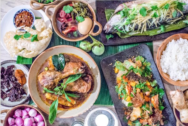 #FinalDay for <a href="/Tem_Ban_Thai/">Tem Ban</a> 's Thai residency at <a href="/TheKingandCo/">The King & Co</a> in #Clapham - serving til 8pm or so...  londonpopups.com/2017/09/the-ki… Go!