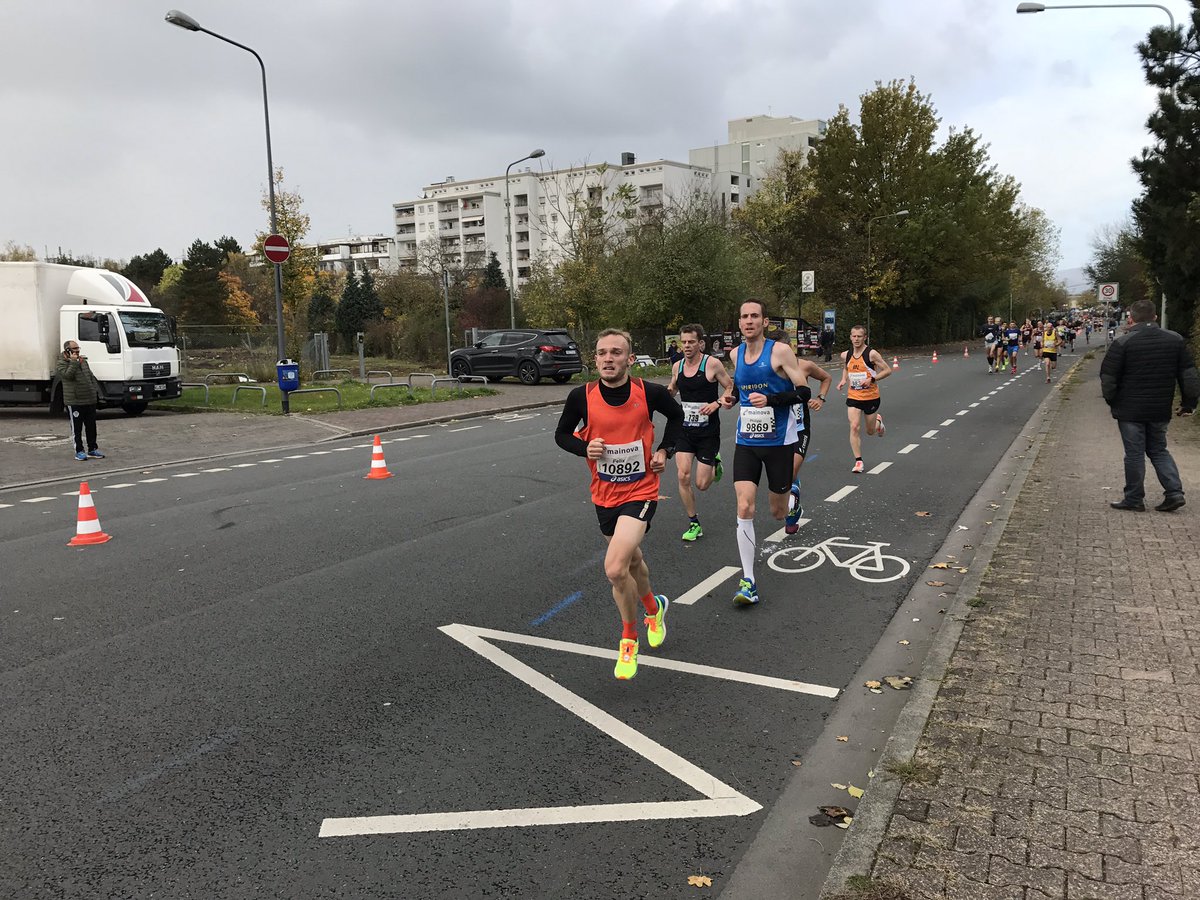 thomascraggs's tweet photo. @prendorun through 30km looking good @ffm_marathon https://t.co/5h34D8PxaE