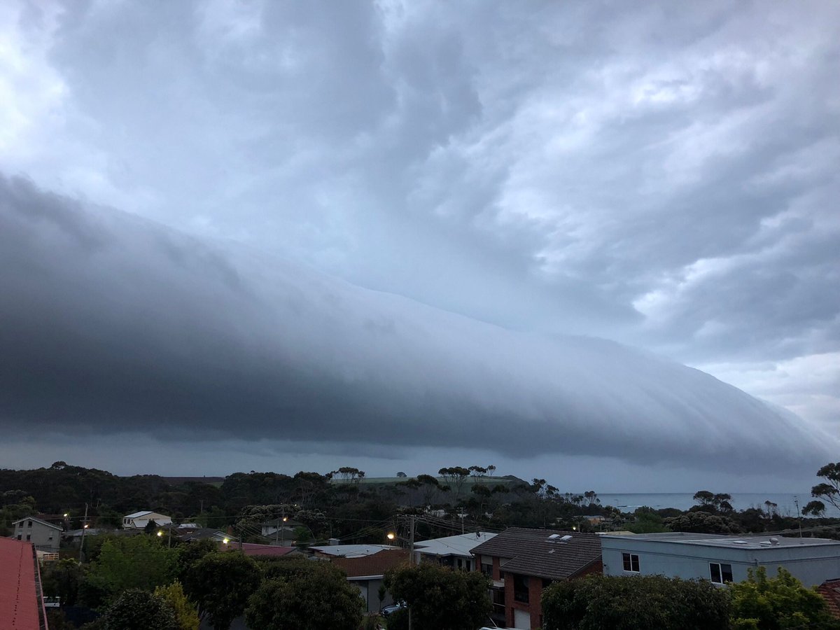Eerie clouds rolling over Devonport tonight