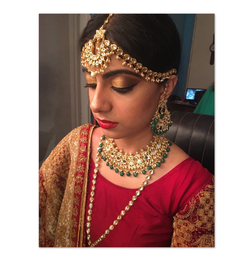 EsskayB's tweet photo. #bridalshoot#indianbridal#makeupartist @hudabeauty @HourglassMakeup @NARSCosmetics @BenefitBeauty @NyxCosmetics @MACcosmetics https://t.co/ywm7W4Y4w2