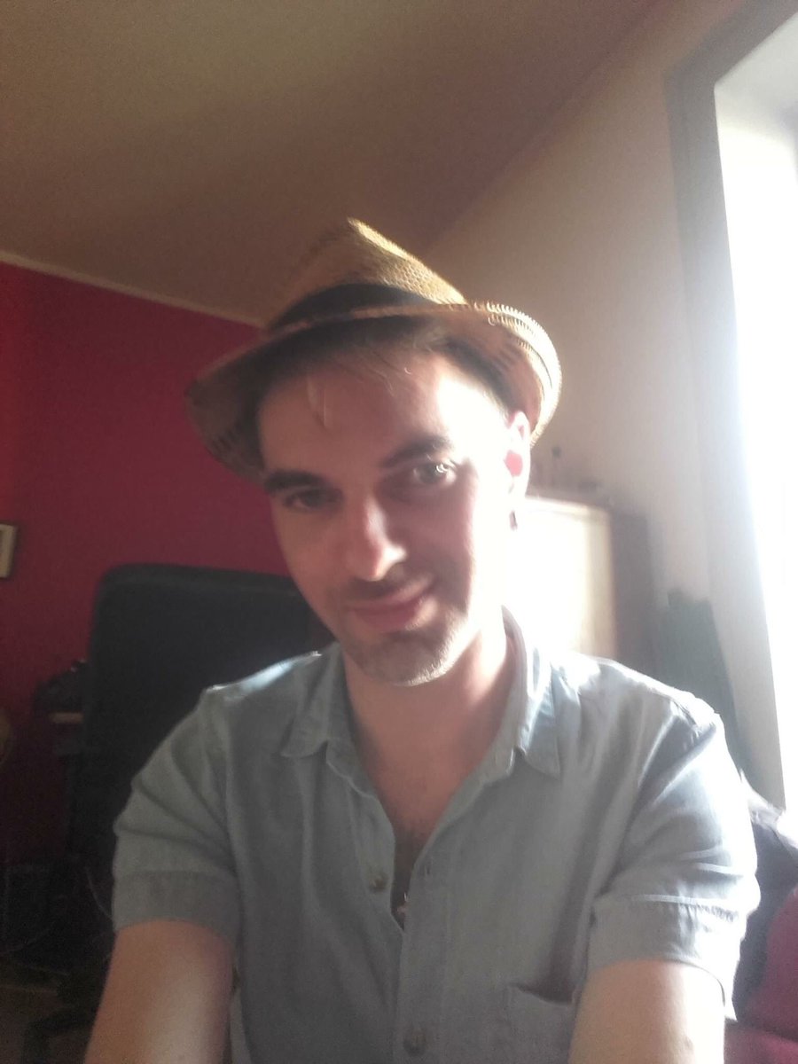 Le190_Paris's tweet photo. Chaque semaine faites connaissance avec un membre de l’équipe #Le190. Aujourd’hui Alexandre, secrétaire médical, répond à nos questions. https://t.co/eEOpWCDb1D