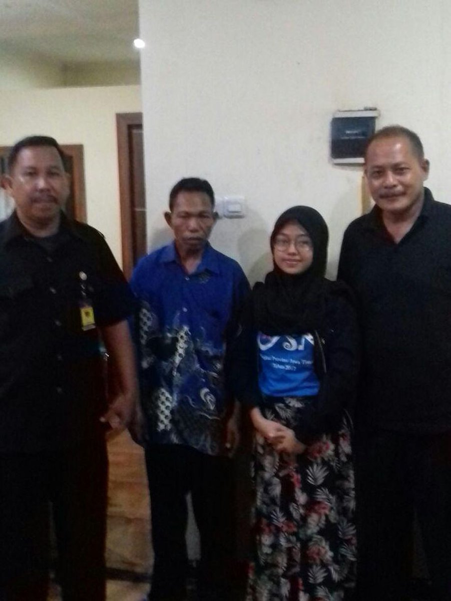 detikcom's tweet photo. Mahasiswi UI yang Hilang Bekerja untuk Ganti Uang PKM Rp 4 Juta https://t.co/OOIhxUQxse https://t.co/N1oEDE4NA5