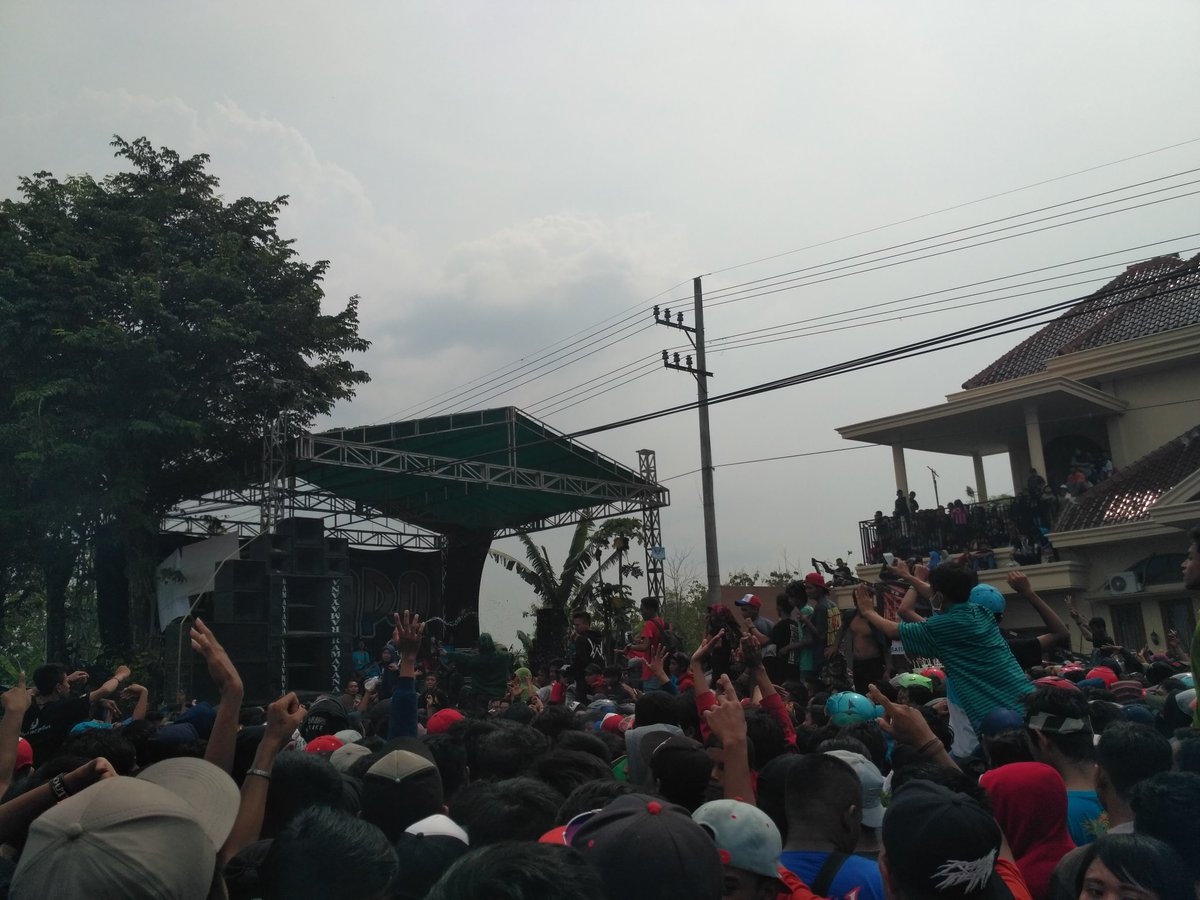 syaifulmemble's tweet photo. Mojokrapak Tembelang Jombang
Salam satu irama
@OMNEWPALLAPA
#snpid
#snpjombang https://t.co/iHzP3HZ56x