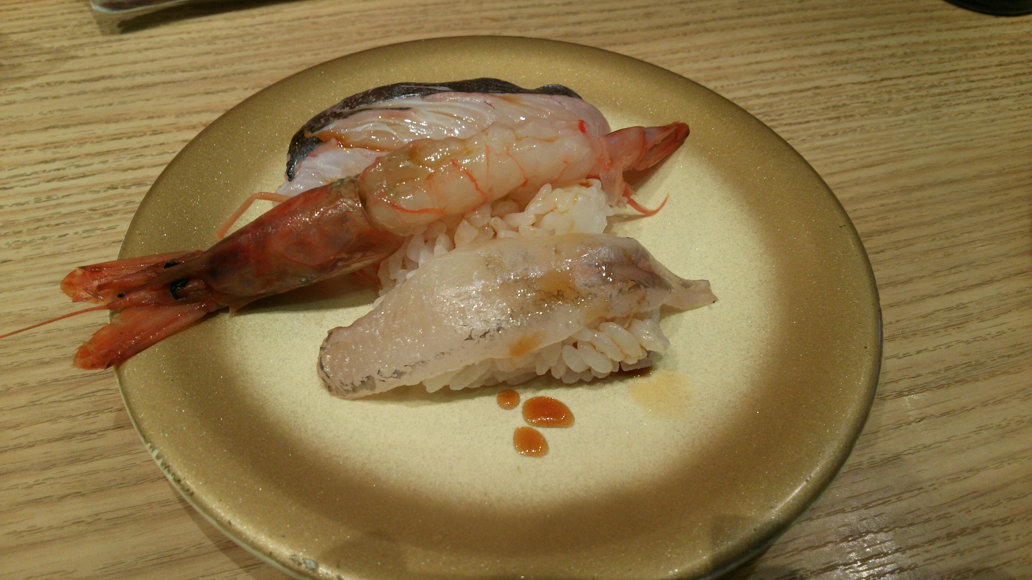 かもす 沼津で深海魚をいろいろ食べてきました 活けいけ丸という沼津港のお寿司 では写真一枚目の上からヒウチダイ アカザエビ メヒカリ 二枚目が深海サメの軟骨 天ぷらやさんでは三枚目がメヒカリやメギスで 四枚目の写真がユメカサゴでした