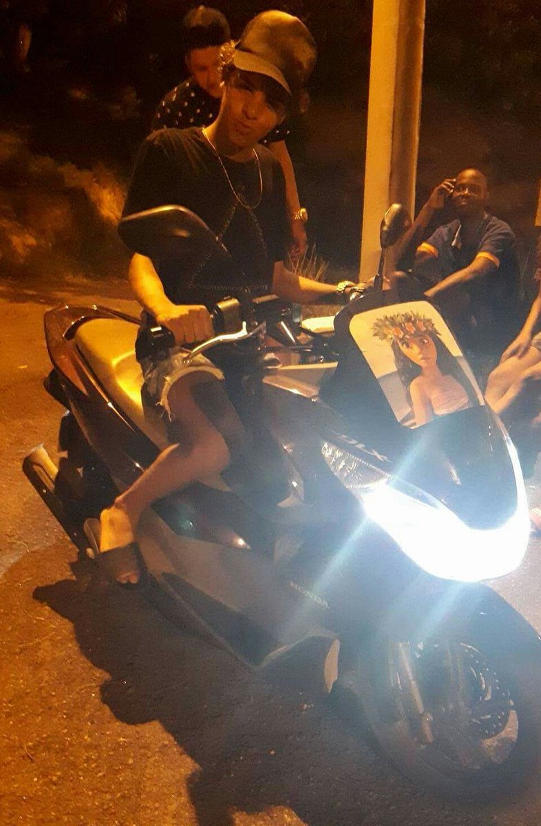 frozenrosaa's tweet photo. as putas andam de pcx💁😙 https://t.co/R7MnOfOjpq
