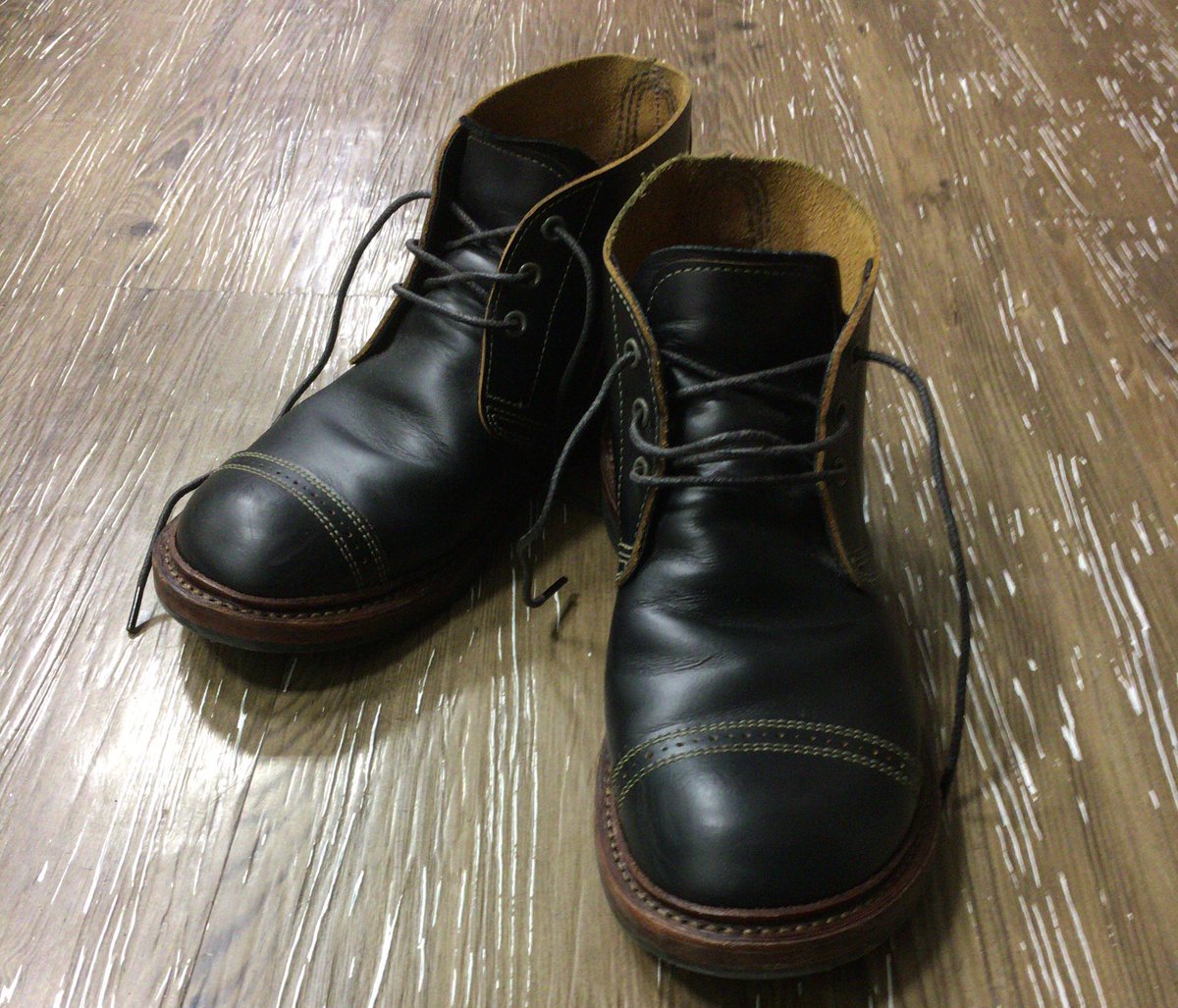 b124rocks's tweet photo. 履き始めてちょうど1ヶ月かな
相変わらずタオルで拭くだけです。
#redwing #RW4633 #ナイジェルケーボーン #マンソン https://t.co/jr9OU39eTO