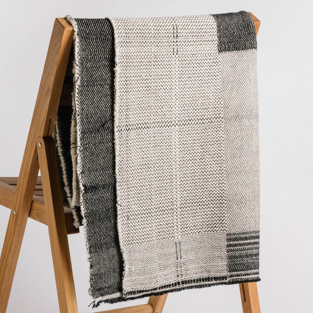 Handwoven sample piece made with blocks of twill and is 100% lambswool, a one-off piece: ow.ly/X6BR30g5AdG #handmade #woventextiles