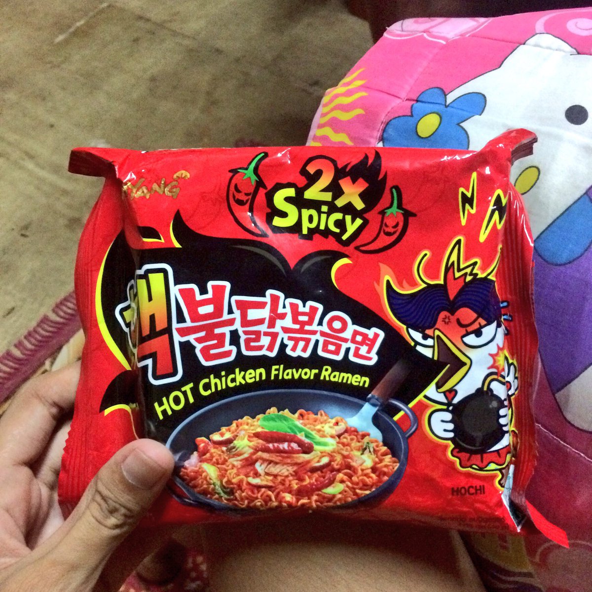 jaimaxx25's tweet photo. #SamyangNoodleChallenge Gaming 🌶🍜👹 never again! Ever ! https://t.co/rai2MxaWZx
