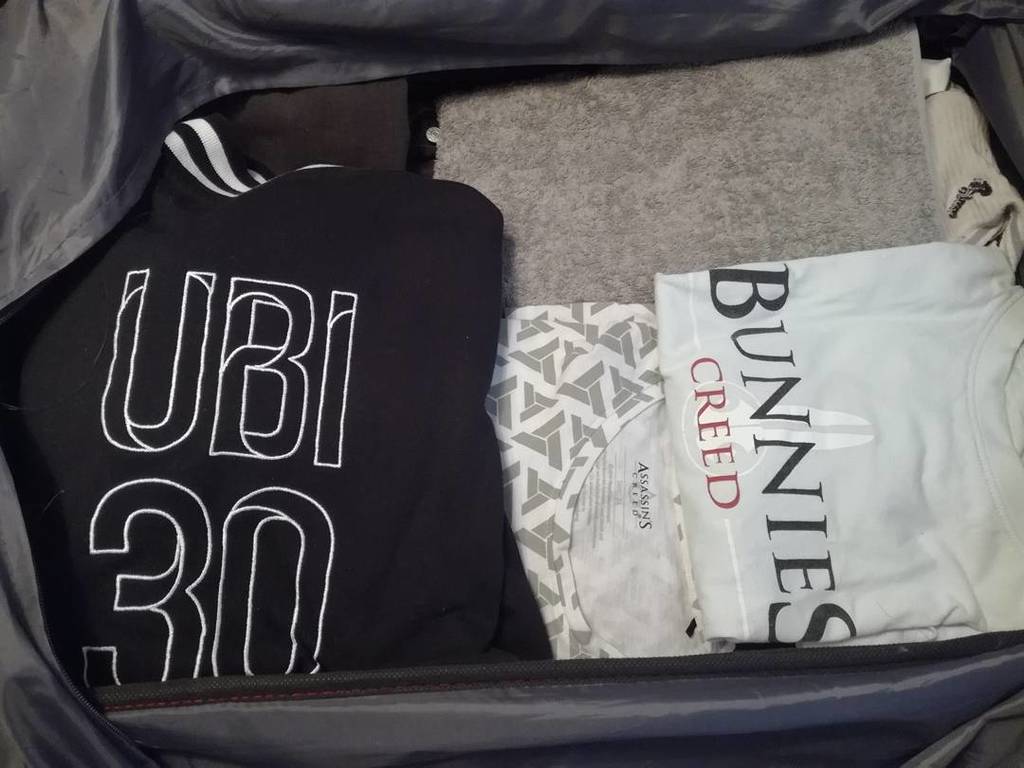 maviedegeek's tweet photo. Quand je fais ma valise pour la @parisgamesweek !! 😂😂😂
@ubisoftfr @lemecdubi @pascalubi #ubistarplayer #ubi30 #ted… https://t.co/7nCU9Ro7D6 https://t.co/5MIXEFOGUk
